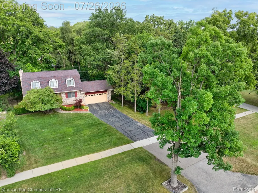 1317 S Williams Lake Road Waterford Charter Township MI 48327