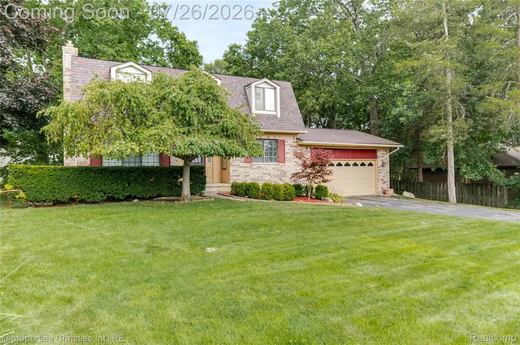 1317 S Williams Lake Road Waterford Charter Township MI 48327