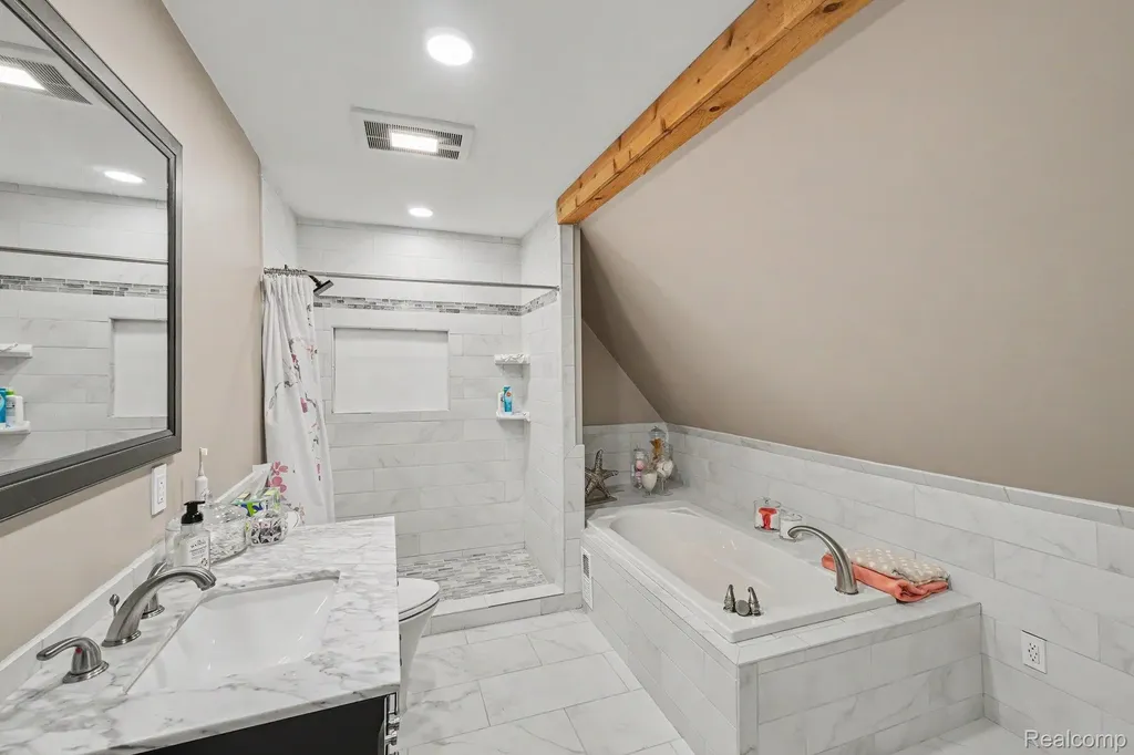 3900 Waterland Drive Hadley Township MI 48455