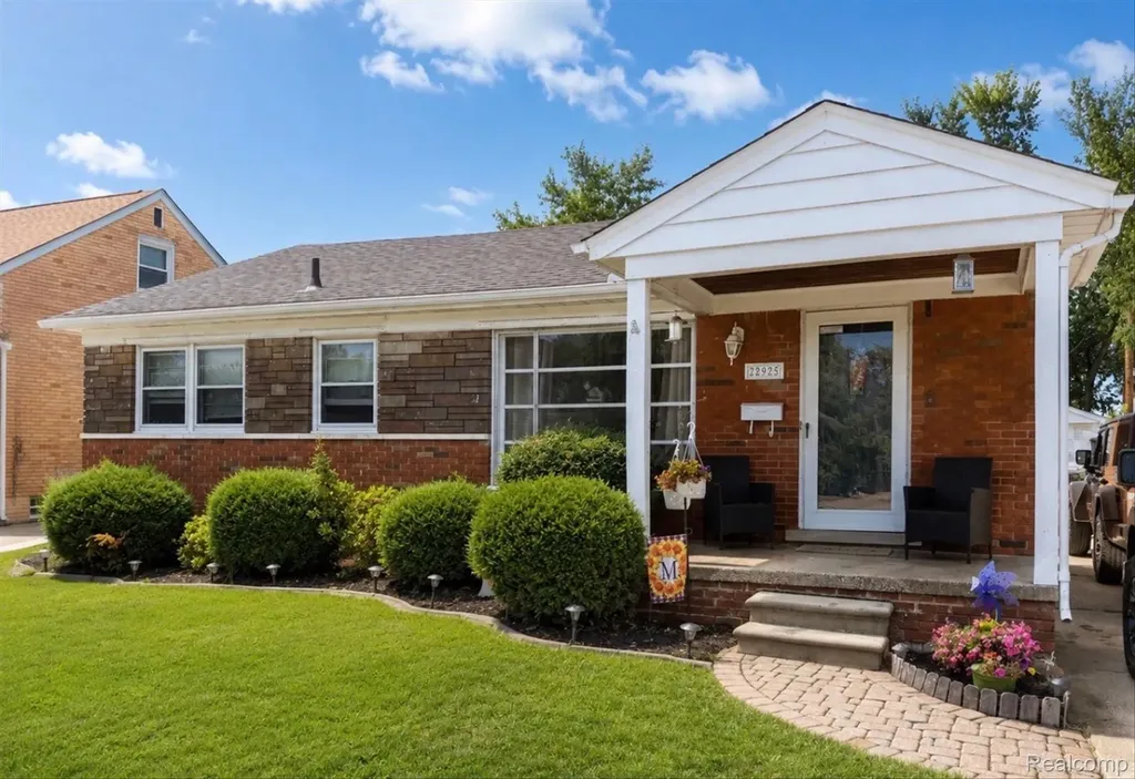 22925 Doremus Street St. Clair Shores City MI 48080