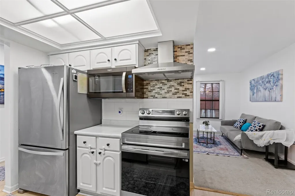 25029 Joanne Smith Drive Warren City MI 48091