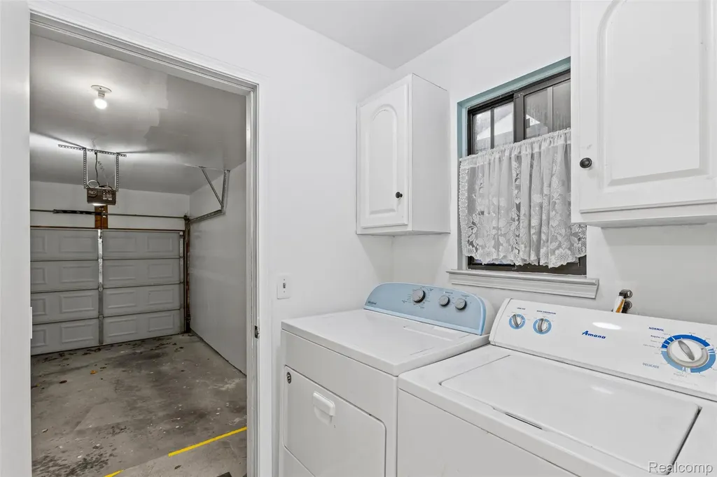 25029 Joanne Smith Drive Warren City MI 48091