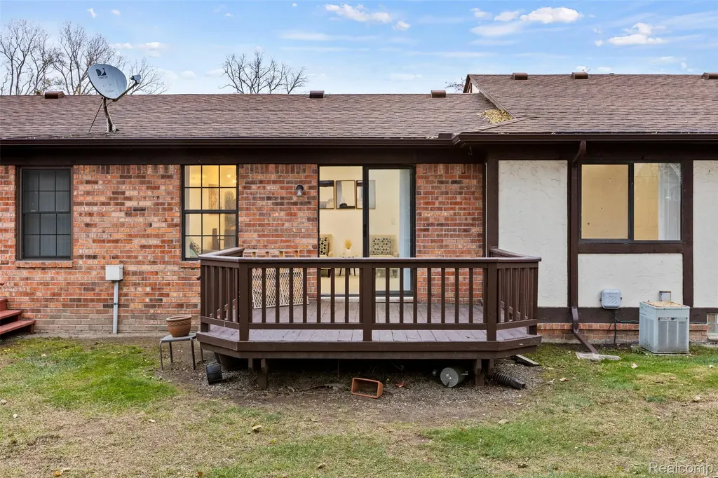 25029 Joanne Smith Drive Warren City MI 48091