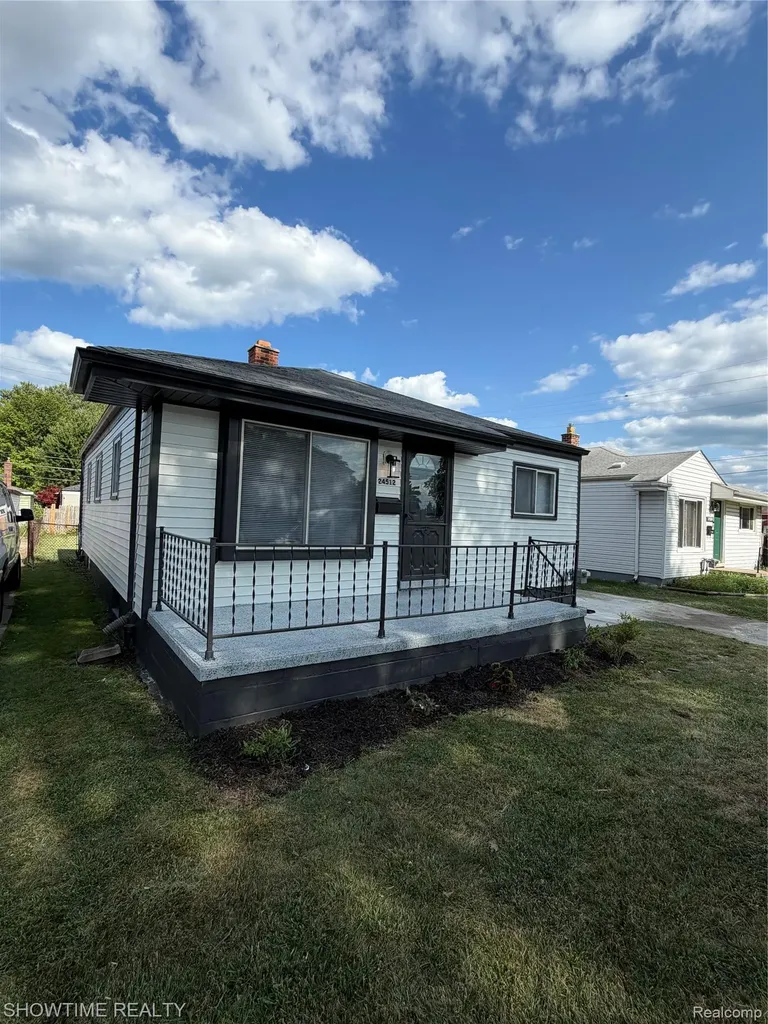 24512 Lexington Avenue Eastpointe City MI 48021