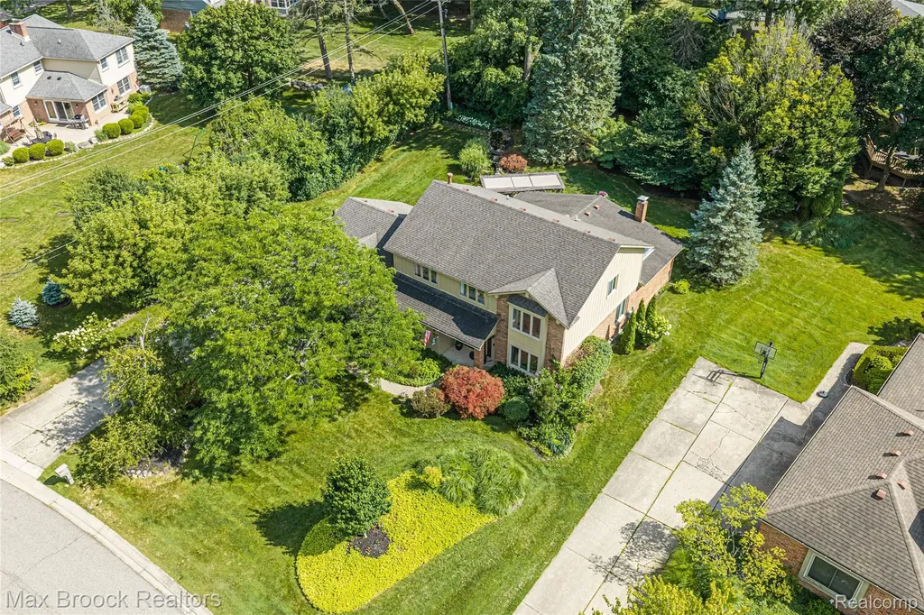 2801 Baltane Road West Bloomfield Charter Township MI 48323