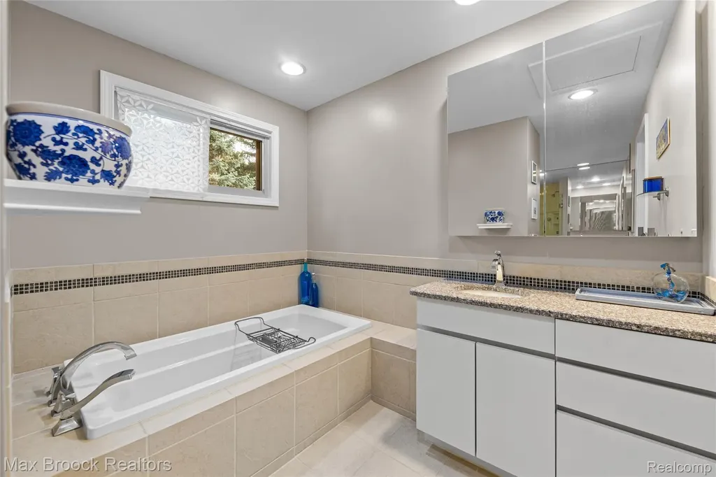 2801 Baltane Road West Bloomfield Charter Township MI 48323