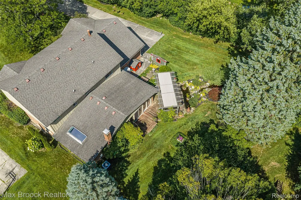 2801 Baltane Road West Bloomfield Charter Township MI 48323