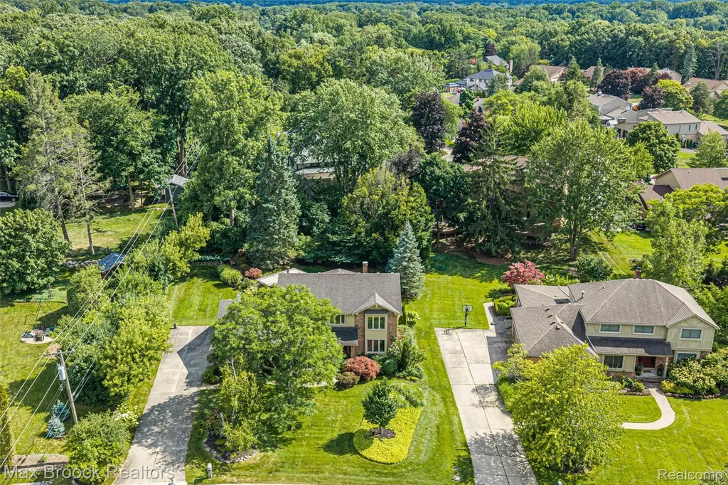 2801 Baltane Road West Bloomfield Charter Township MI 48323