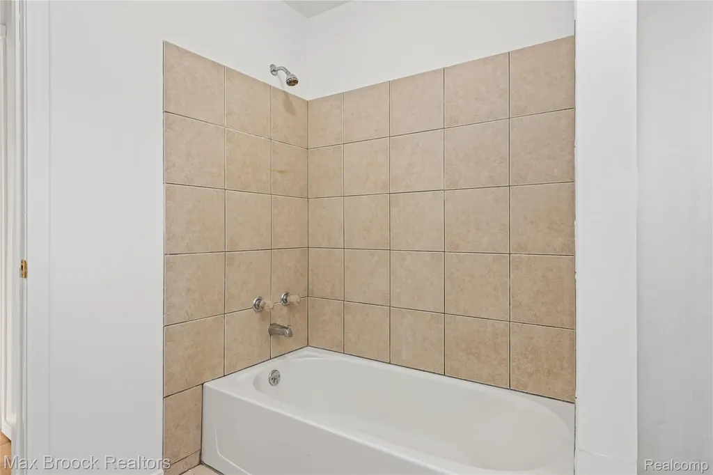 20240 Hollywood Street Harper Woods City MI 48225