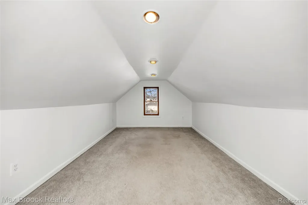20240 Hollywood Street Harper Woods City MI 48225