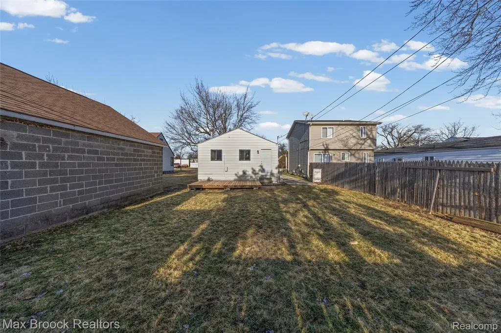 20240 Hollywood Street Harper Woods City MI 48225