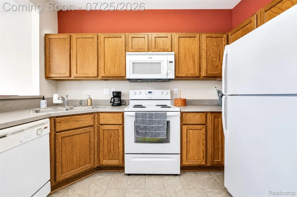 2204 Knotty Pine Trail Howell Township MI 48855