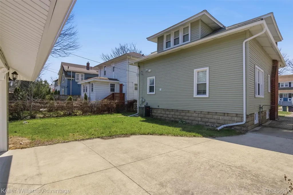 1029 Longfellow Avenue Royal Oak City MI 48067