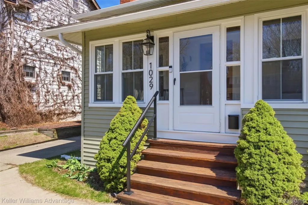 1029 Longfellow Avenue Royal Oak City MI 48067