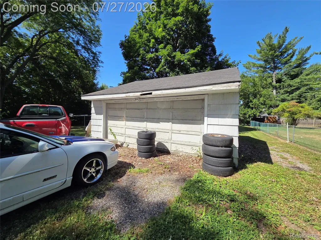 6056 Dort Highway Grand Blanc Charter Township MI 48439