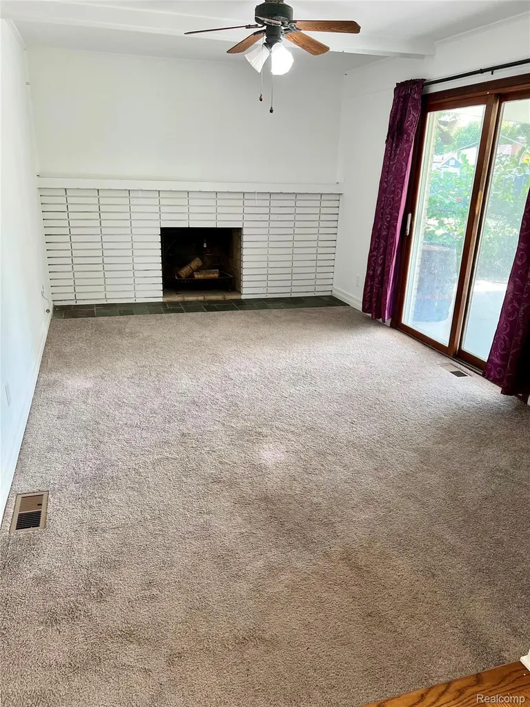 29687 Boewe Drive Warren City MI 48092