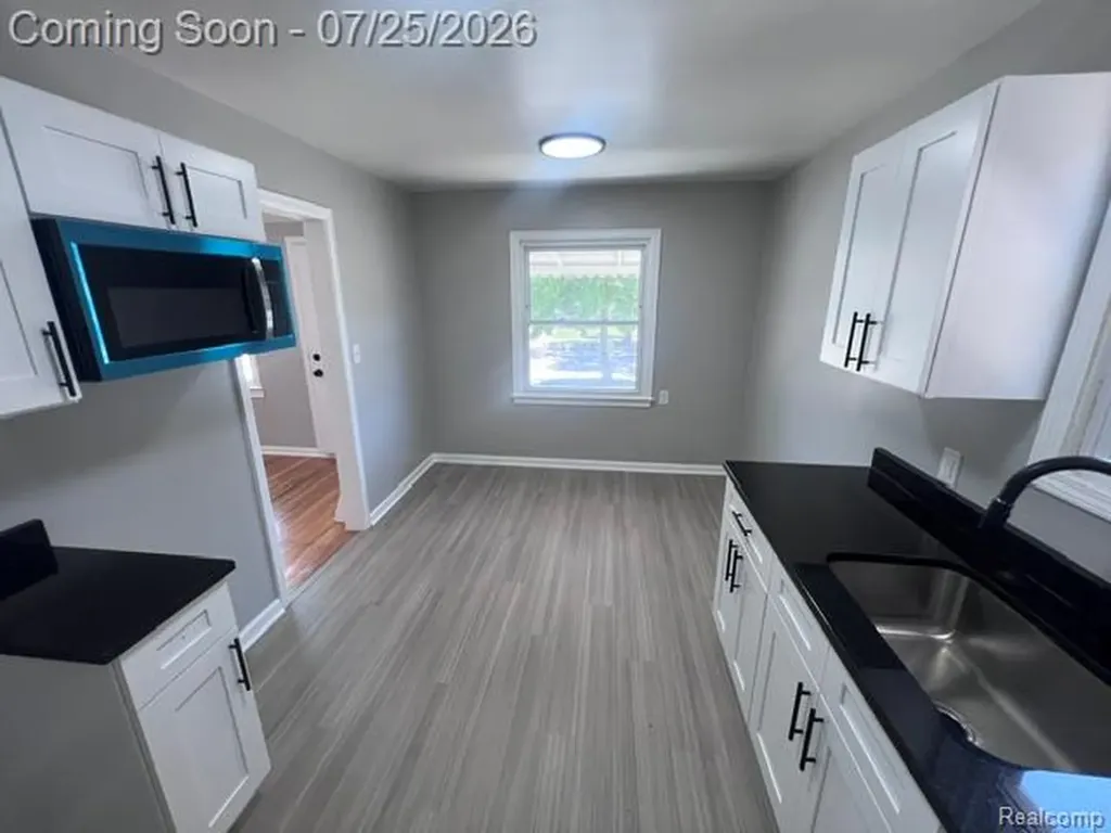 1038 Detroit Avenue Lincoln Park City MI 48146