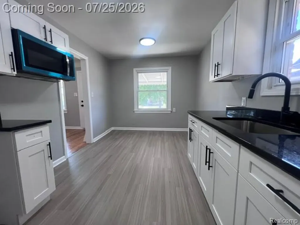 1038 Detroit Avenue Lincoln Park City MI 48146