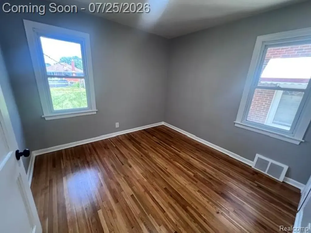 1038 Detroit Avenue Lincoln Park City MI 48146