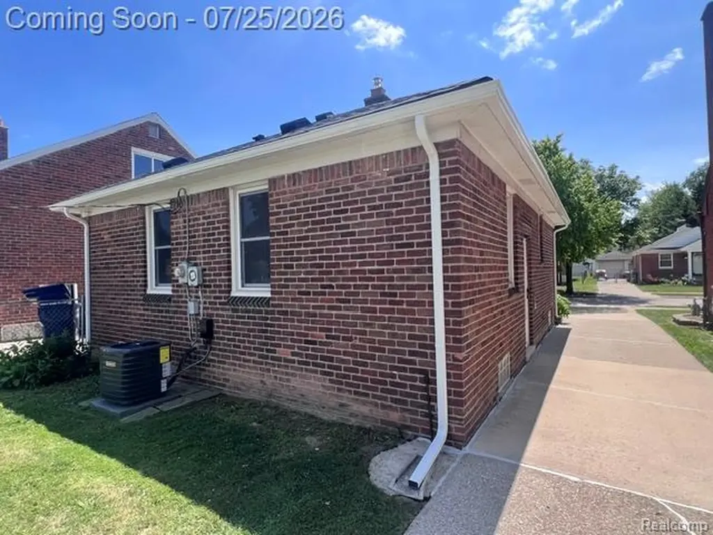 1038 Detroit Avenue Lincoln Park City MI 48146
