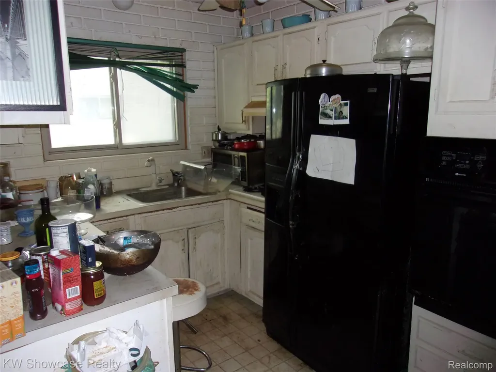 27380 Lahser Road Southfield City MI 48034