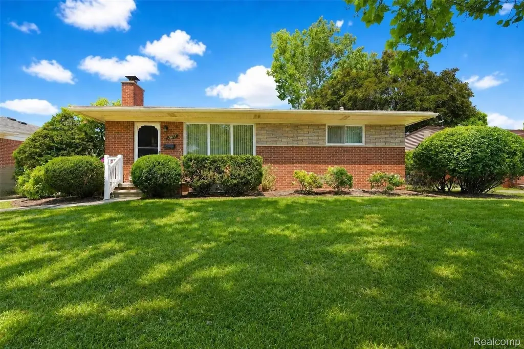 7677 Terri Drive Westland City MI 48185