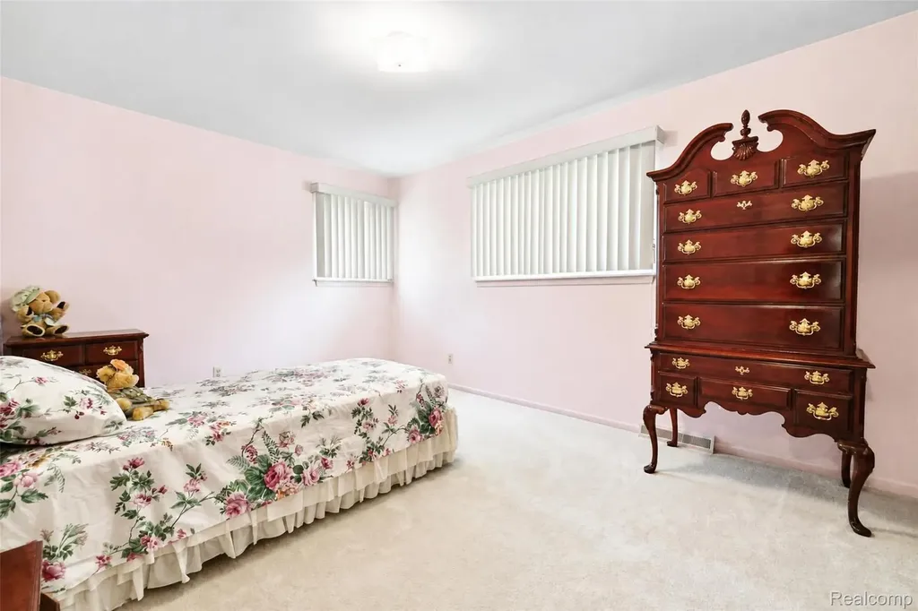 7677 Terri Drive Westland City MI 48185
