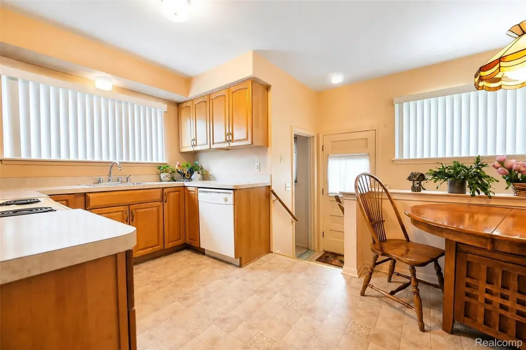 7677 Terri Drive Westland City MI 48185