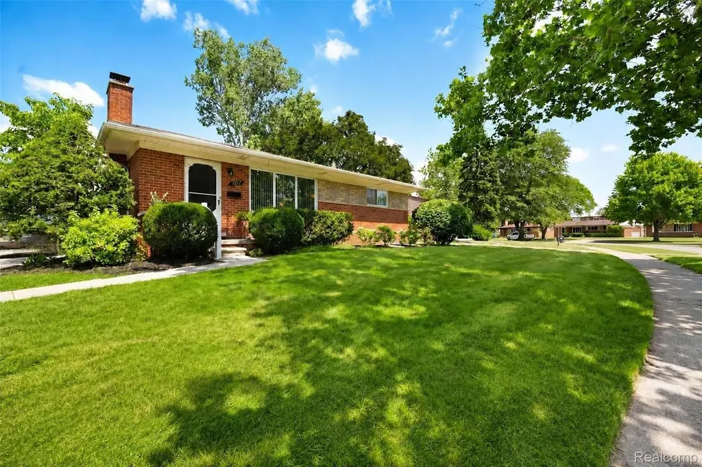 7677 Terri Drive Westland City MI 48185