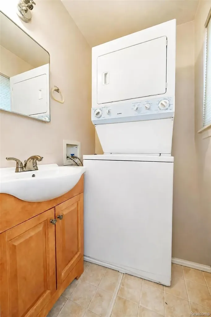 7677 Terri Drive Westland City MI 48185