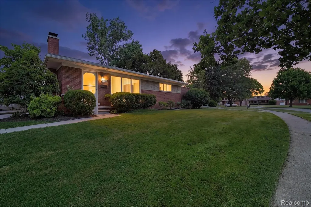 7677 Terri Drive Westland City MI 48185