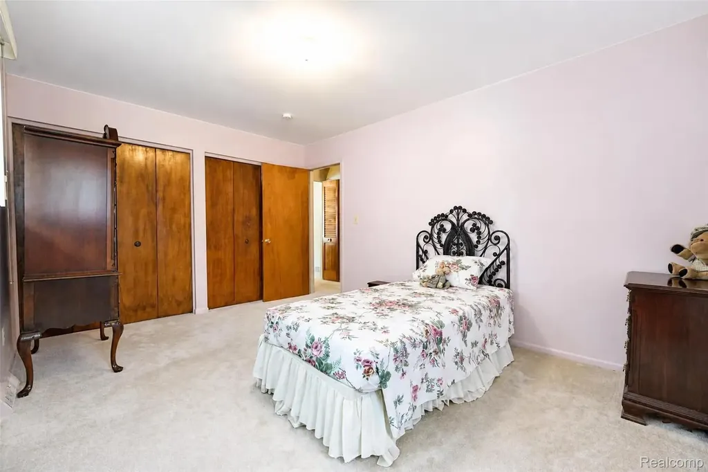 7677 Terri Drive Westland City MI 48185