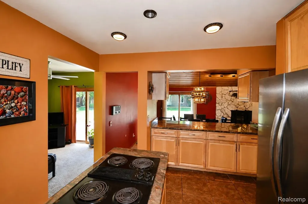 22783 Shadowglen Drive Farmington Hills City MI 48335