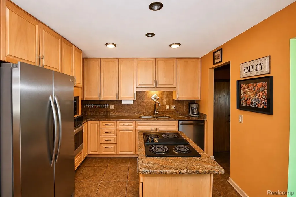 22783 Shadowglen Drive Farmington Hills City MI 48335