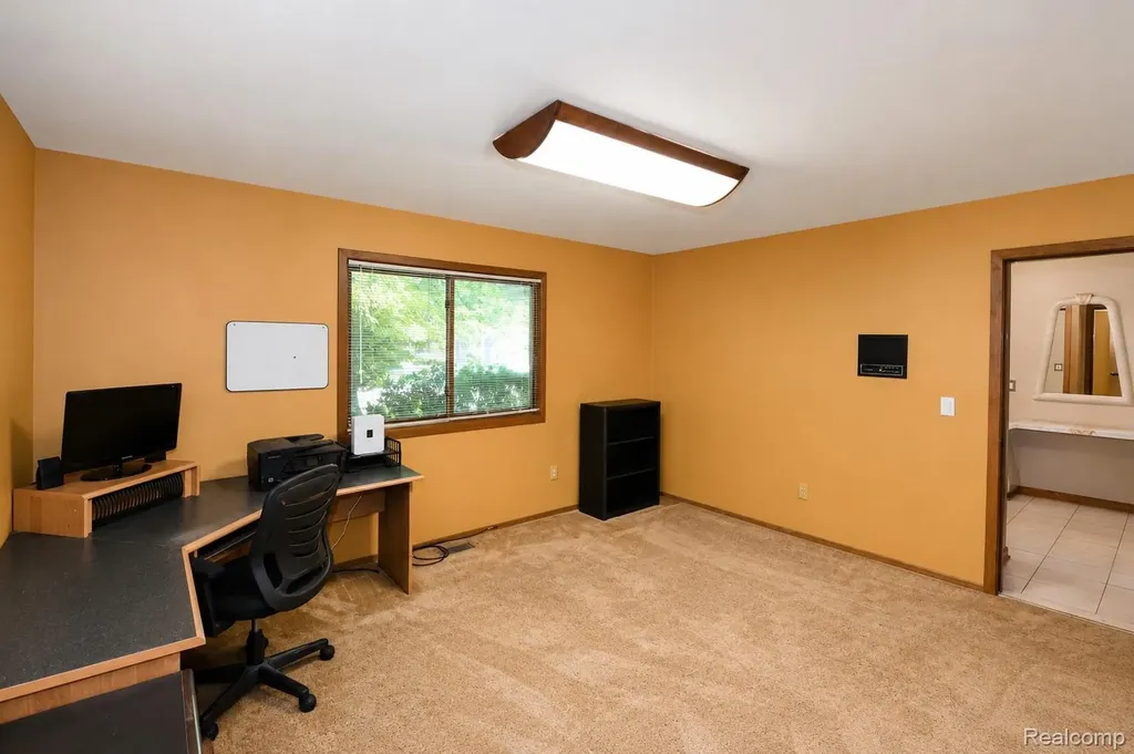 22783 Shadowglen Drive Farmington Hills City MI 48335