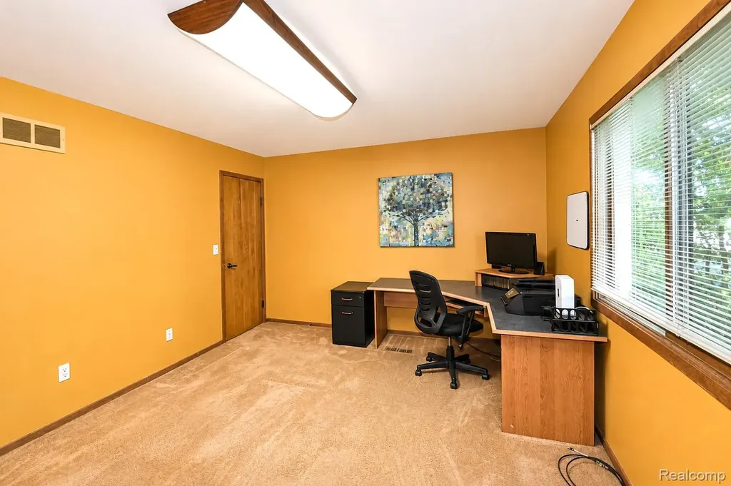 22783 Shadowglen Drive Farmington Hills City MI 48335