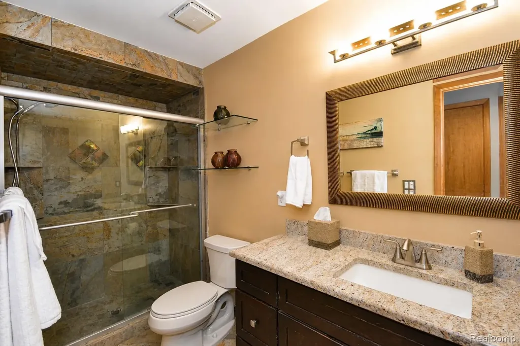 22783 Shadowglen Drive Farmington Hills City MI 48335