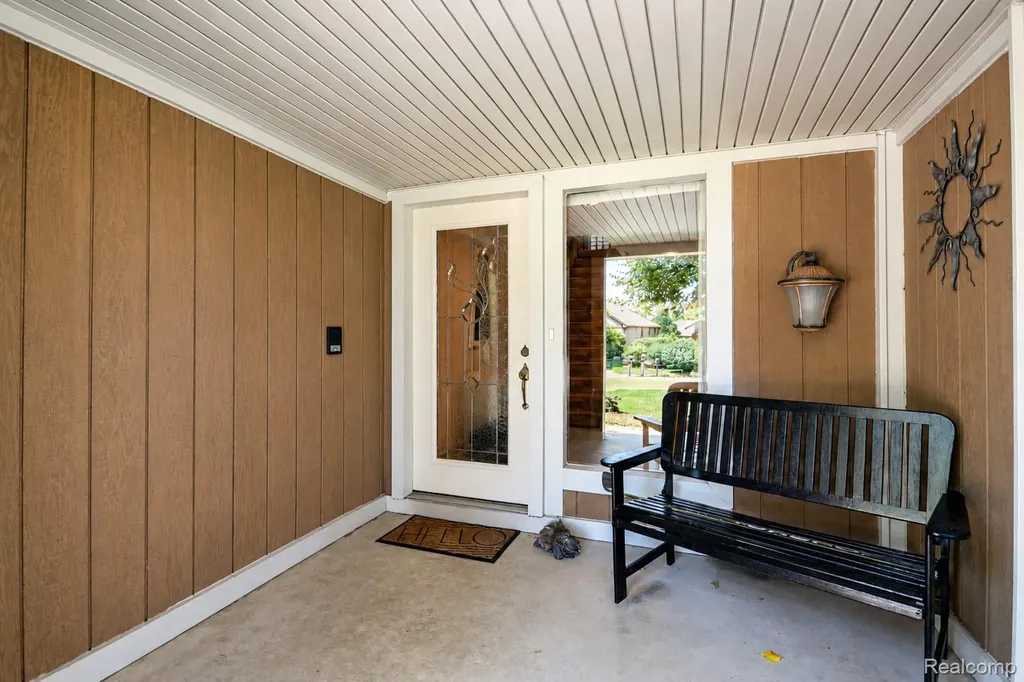 22783 Shadowglen Drive Farmington Hills City MI 48335