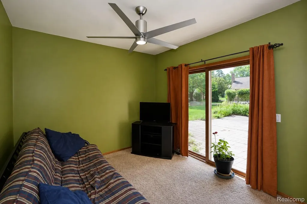 22783 Shadowglen Drive Farmington Hills City MI 48335