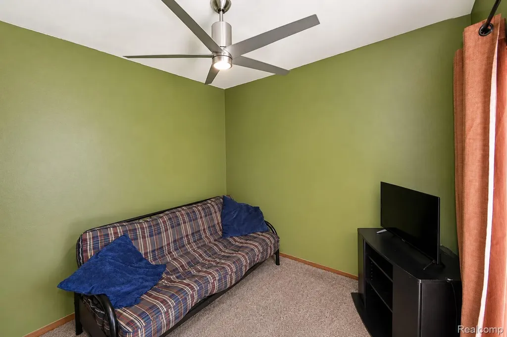 22783 Shadowglen Drive Farmington Hills City MI 48335