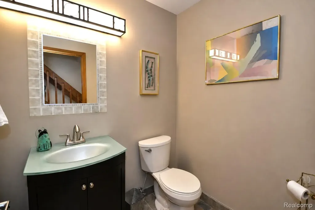 22783 Shadowglen Drive Farmington Hills City MI 48335