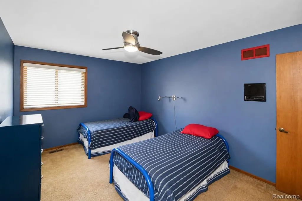 22783 Shadowglen Drive Farmington Hills City MI 48335