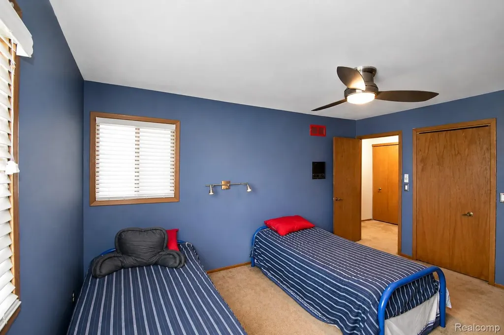 22783 Shadowglen Drive Farmington Hills City MI 48335