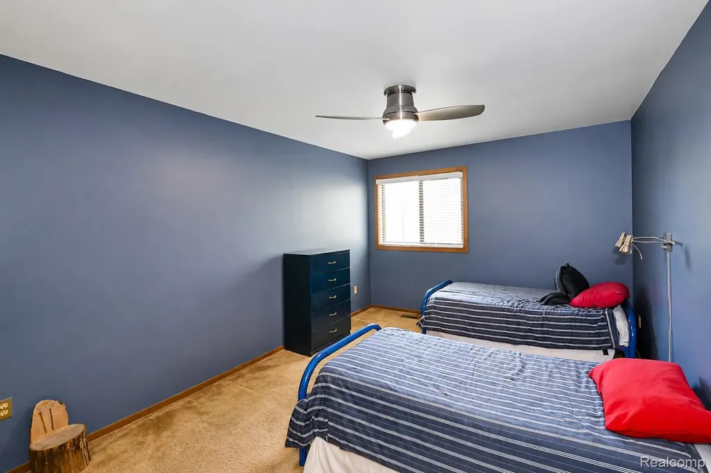 22783 Shadowglen Drive Farmington Hills City MI 48335