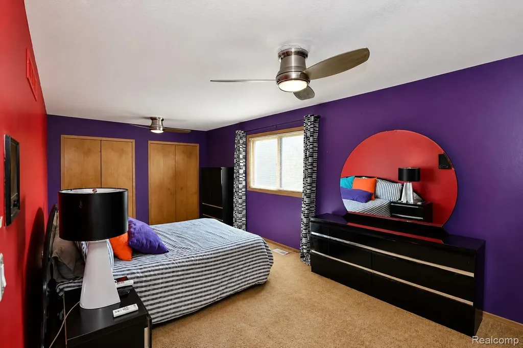 22783 Shadowglen Drive Farmington Hills City MI 48335
