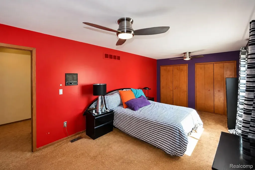 22783 Shadowglen Drive Farmington Hills City MI 48335