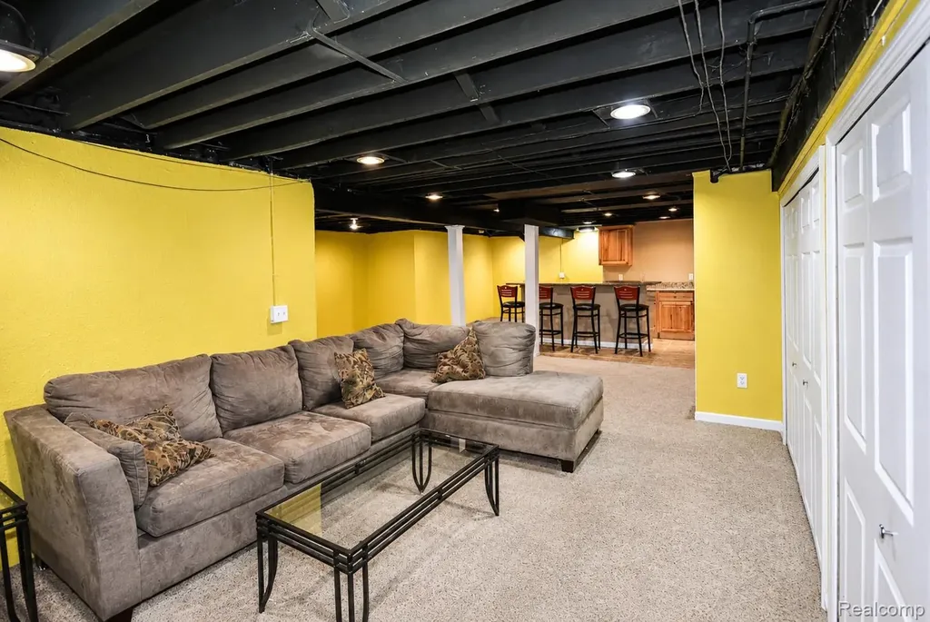 22783 Shadowglen Drive Farmington Hills City MI 48335