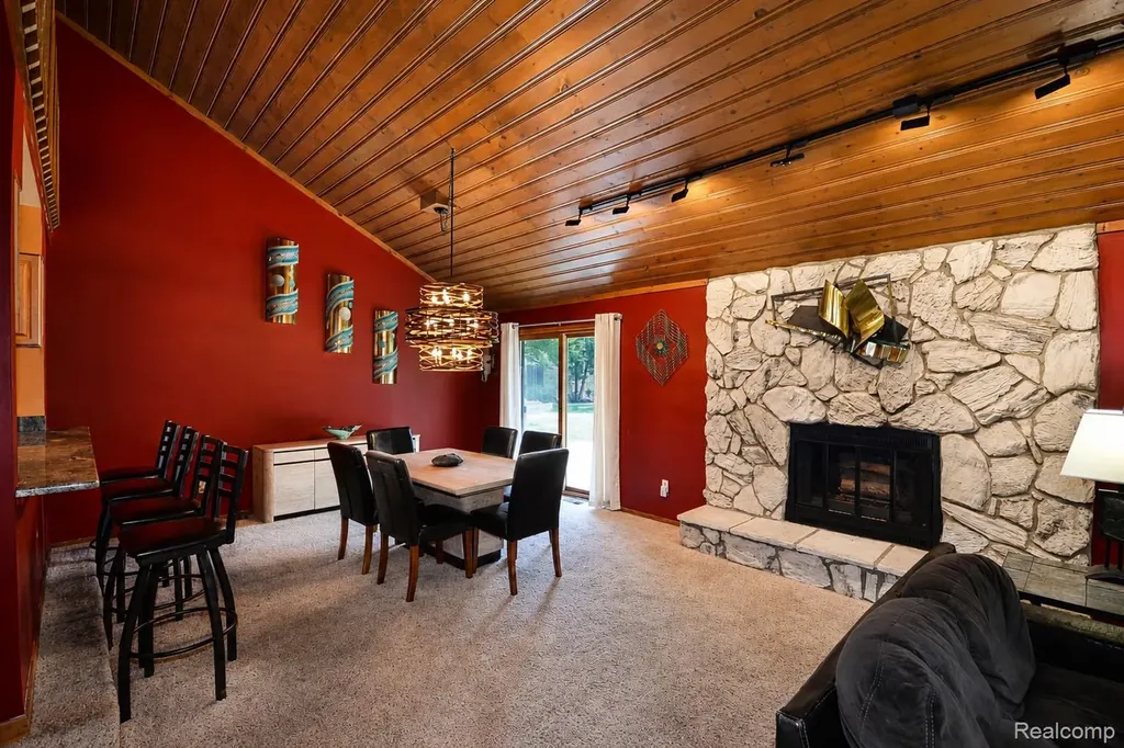 22783 Shadowglen Drive Farmington Hills City MI 48335