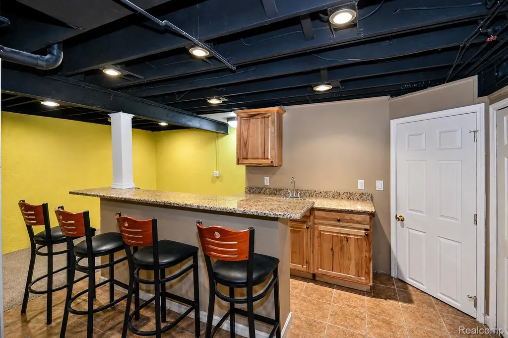 22783 Shadowglen Drive Farmington Hills City MI 48335