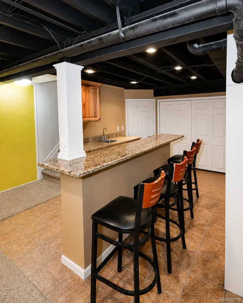 22783 Shadowglen Drive Farmington Hills City MI 48335